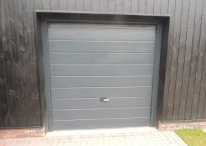 Sekcijska dvižna garažna vrata